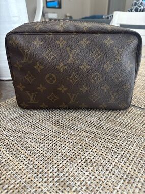 Louis Vuitton Trousse 23
